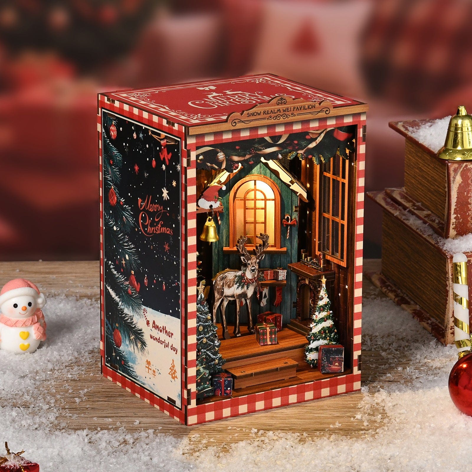 Book Nook Kits 161 Pieces | 17.5x12x10.5 cm (6.9"x4.7"x4.1") Christmas Snow Cabin - DIY Book Nook Kit